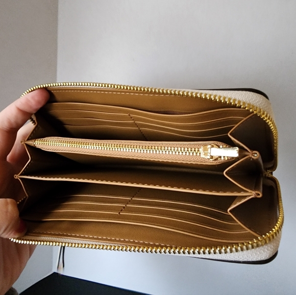 ✨️NWOT✨️ Coach Accordian Zip Long Wallet W Wristlet Strap, Floral, 2023, $298 - Picture 7 of 8